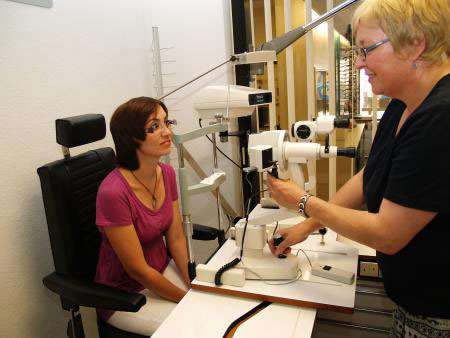 Anpassung von Kontaklinsen